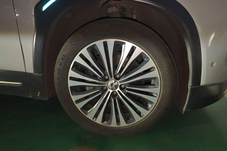 Used Nio EC6 2020 605 km Sport Edition Right Front Wheel Hub