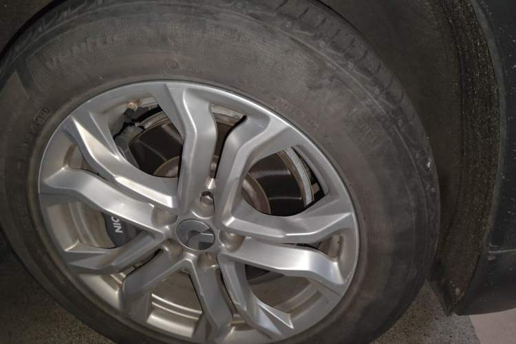 Used Nio EC6 2020 605 km Sport Edition Right Front Wheel Hub