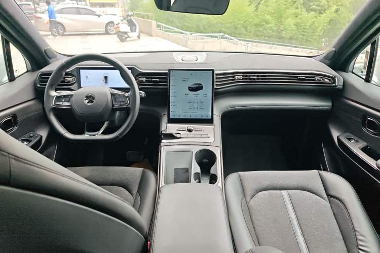 Used Nio EC6 2020 465 km Sport Edition Center Console