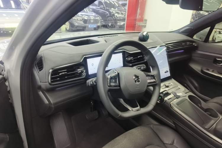 Used Nio EC6 2020 605 km Sport Edition Center Console