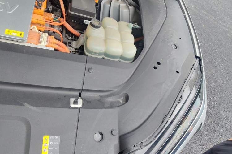 Used Nio EC6 2020 605 km Sport Edition Engine Bay Left