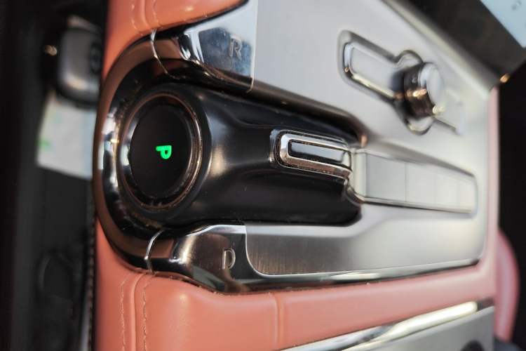 Used Nio EC6 2020 605 km Sport Edition Gear Lever