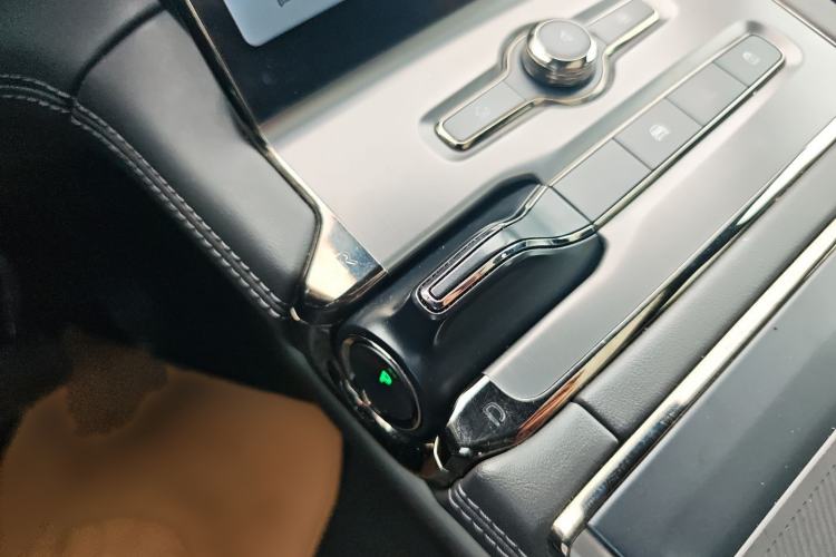 Used Nio EC6 2020 465 km Sport Edition Gear Lever