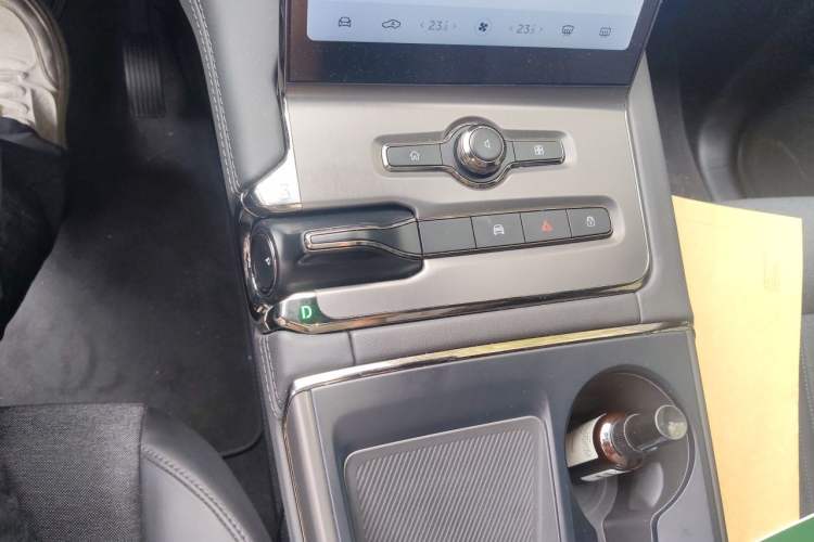 Used Nio EC6 2020 605 km Sport Edition Gear Lever