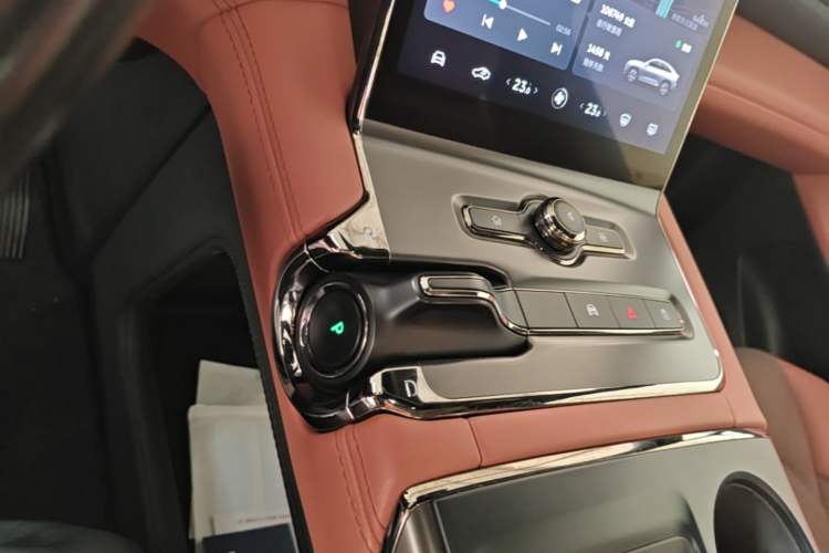 Used Nio EC6 2020 465 km Sport Edition Gear Lever