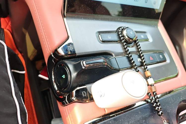 Used Nio EC6 2020 605 km Sport Edition Gear Lever