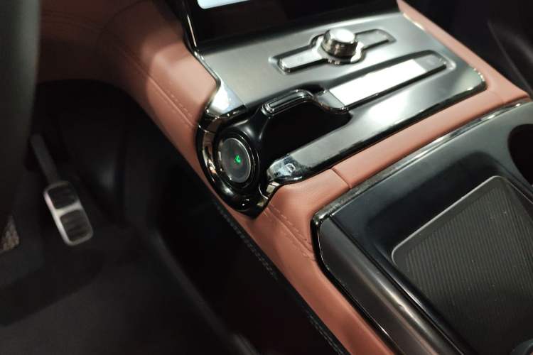 Used Nio EC6 2020 605 km Sport Edition Gear Lever