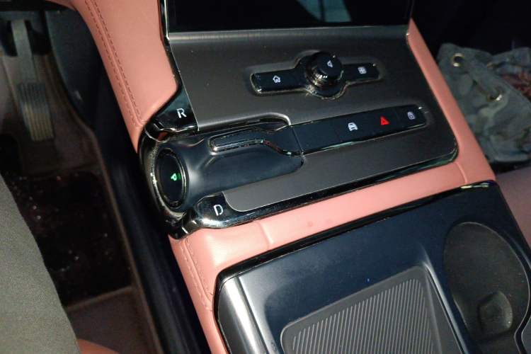 Used Nio EC6 2020 465 km Sport Edition Gear Lever