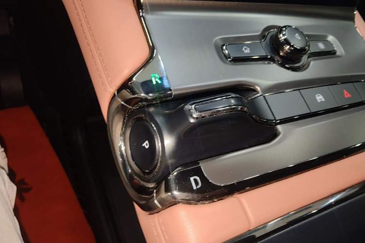 Used Nio EC6 2020 605 km Sport Edition Gear Lever