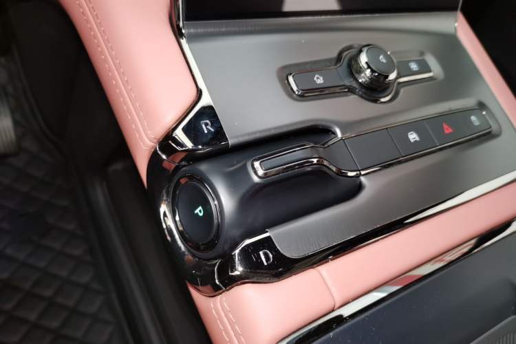 Used Nio EC6 2020 605 km Sport Edition Gear Lever