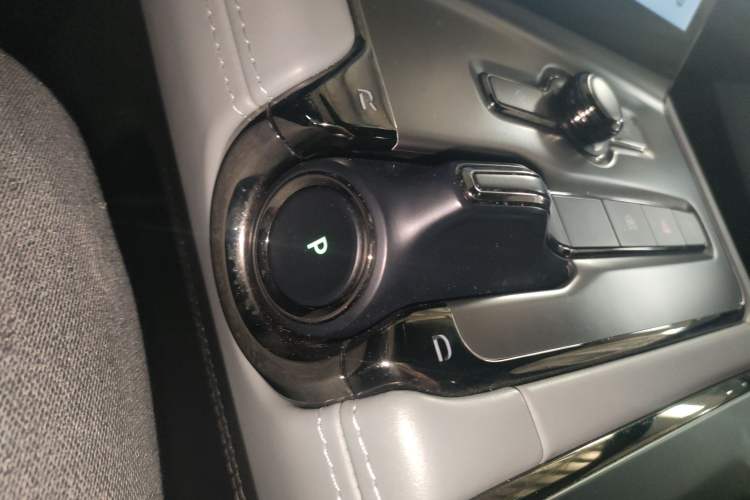 Used Nio EC6 2020 465 km Sport Edition Gear Lever
