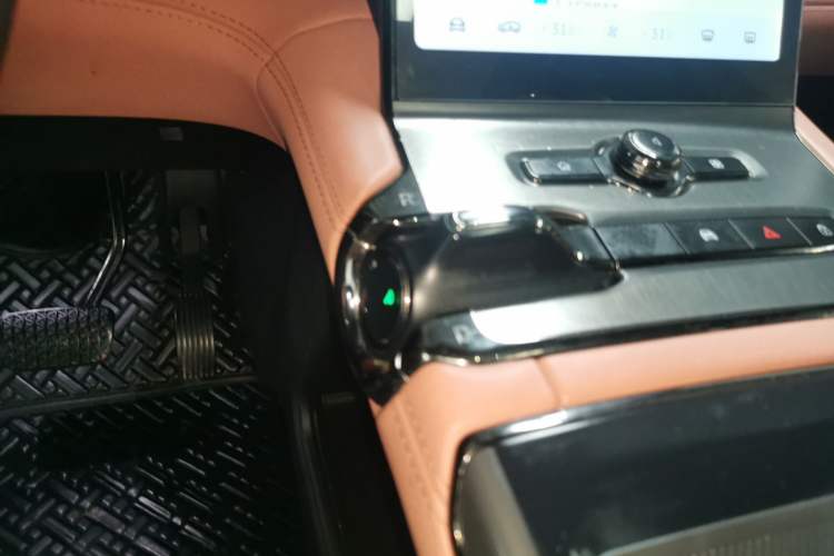 Used Nio EC6 2020 465 km Sport Edition Gear Lever