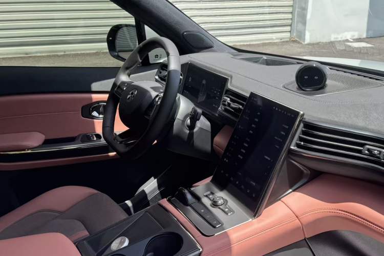 Used Nio EC6 2020 605 km Sport Edition Interior 9