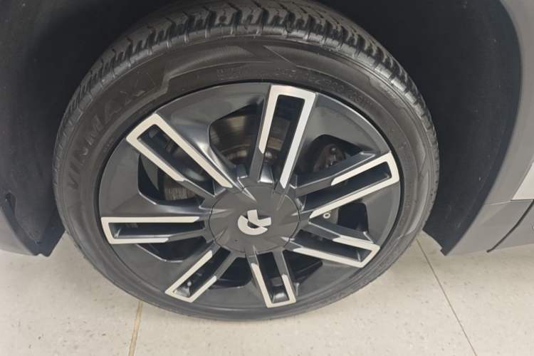 Used Nio EC6 2020 465 km Sport Edition Left Front Wheel Hub