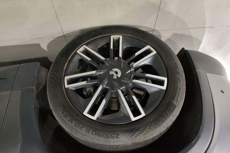 Used Nio EC6 2020 605 km Sport Edition Left Front Wheel Hub