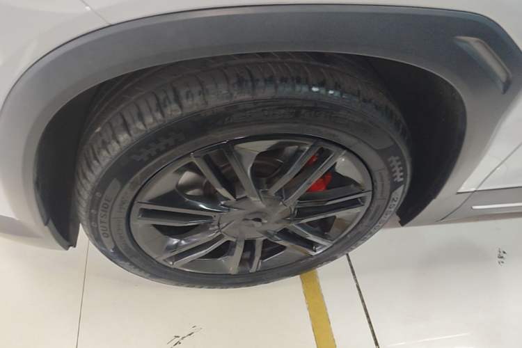 Used Nio EC6 2020 430 km Sport Version Left Front Wheel Hub