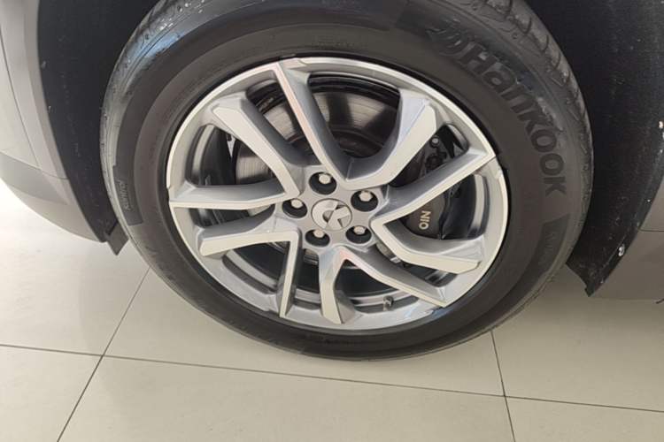 Used Nio EC6 2020 465 km Sport Edition Left Front Wheel Hub