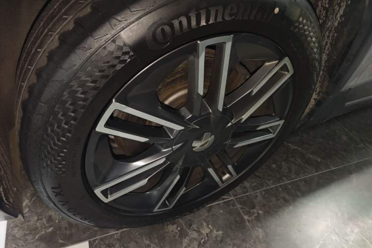 Used Nio EC6 2020 605 km Sport Edition Left Front Wheel Hub