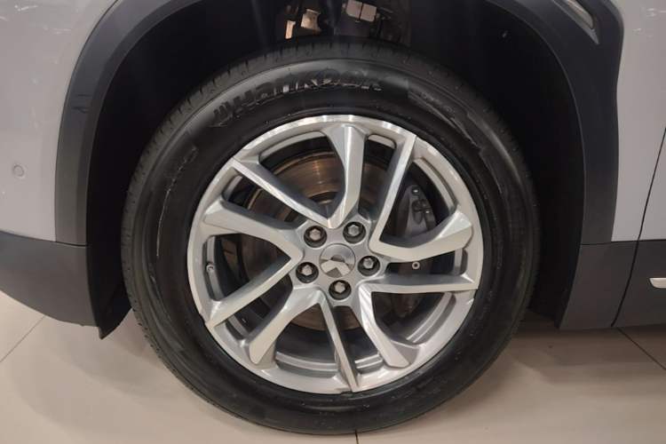 Used Nio EC6 2020 605 km Sport Edition Left Front Wheel Hub