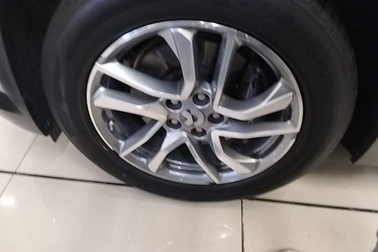 Used Nio EC6 2020 465 km Sport Edition Left Front Wheel Hub