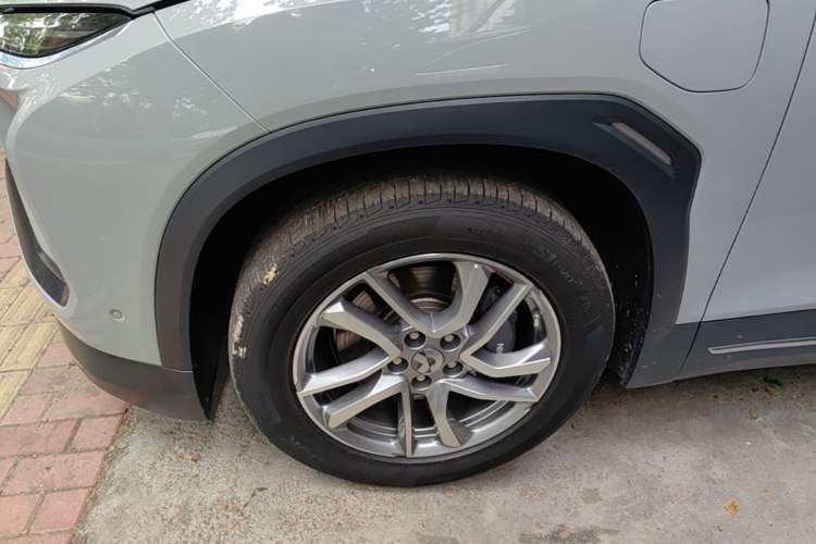 Used Nio EC6 2020 605 km Sport Edition Left Front Wheel Hub