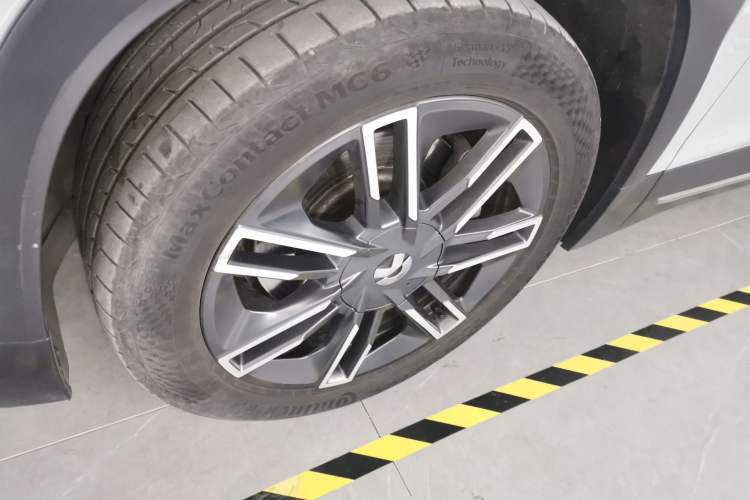 Used Nio EC6 2020 465 km Sport Edition Left Front Wheel Hub