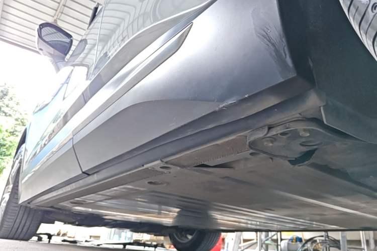 Used Nio EC6 2020 465 km Sport Edition Left Side Sill