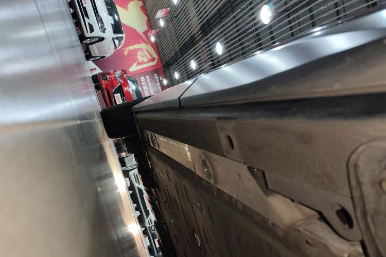 Used Nio EC6 2020 605 km Sport Edition Left Side Sill
