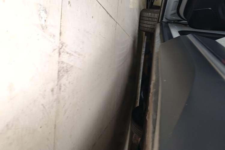 Used Nio EC6 2020 615 km Performance Edition Left Side Sill