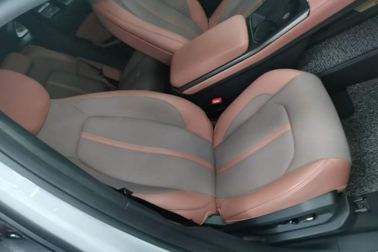 Used Nio EC6 2020 475 km Performance Version Right Front Seat