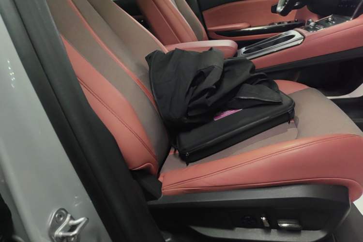 Used Nio EC6 2020 465 km Sport Edition Right Front Seat