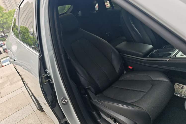 Used Nio EC6 2020 465 km Sport Edition Right Front Seat
