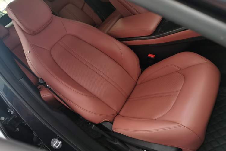 Used Nio EC6 2020 605 km Sport Edition Right Front Seat