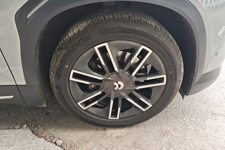 Used Nio EC6 2020 605 km Sport Edition Right Front Wheel Hub