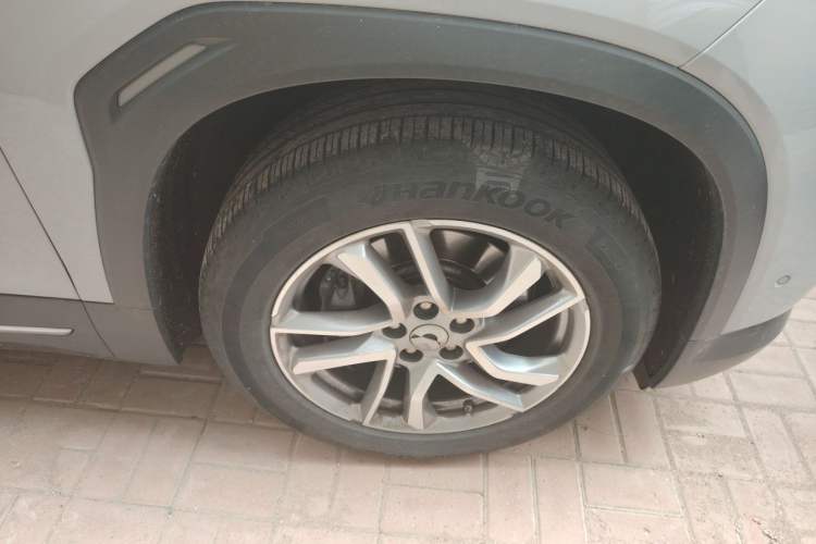 Used Nio EC6 2020 465 km Sport Edition Right Front Wheel Hub