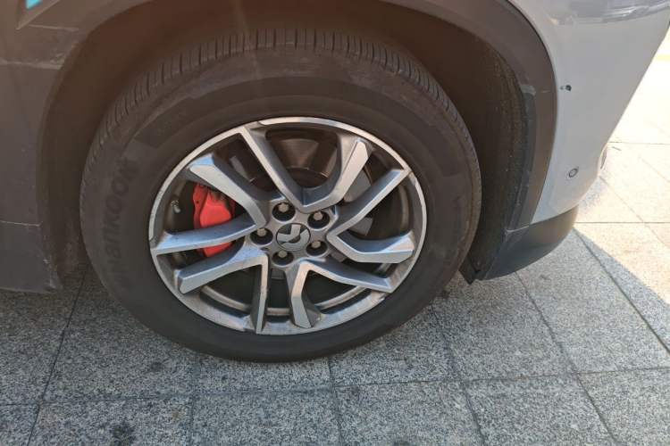 Used Nio EC6 2020 605 km Sport Edition Right Front Wheel Hub