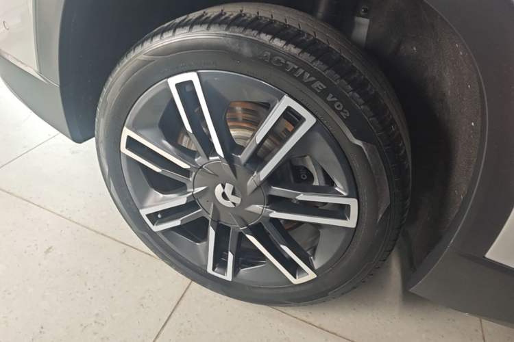 Used Nio EC6 2020 465 km Sport Edition Right Rear Wheel Hub