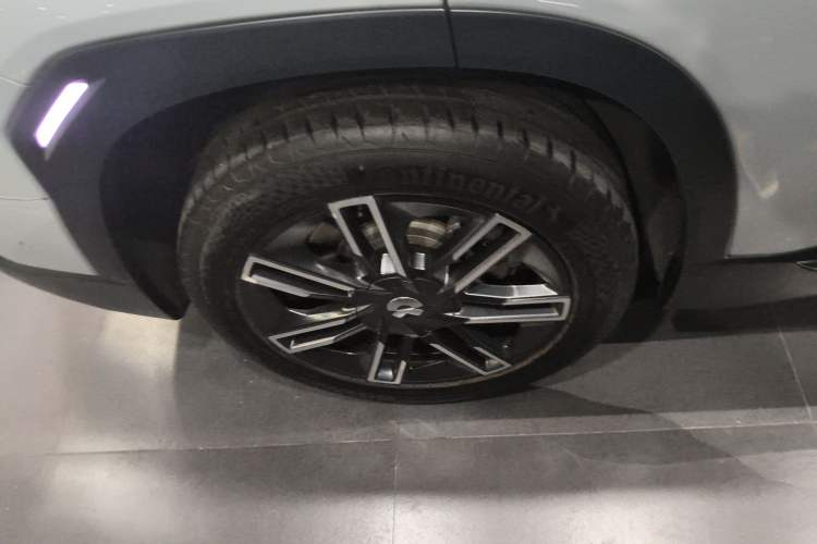 Used Nio EC6 2020 430 km Sport Version Right Rear Wheel Hub