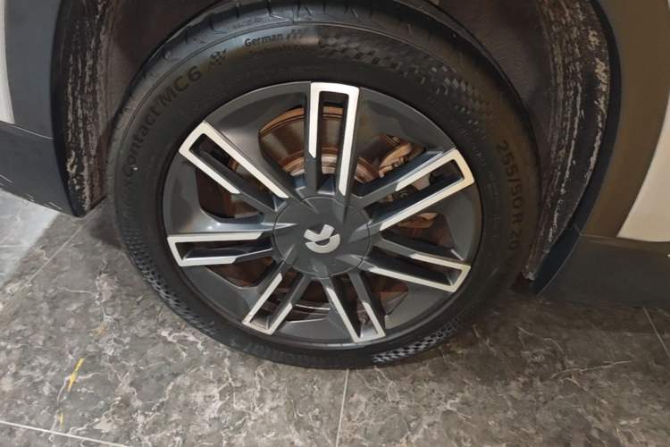 Used Nio EC6 2020 605 km Sport Edition Right Rear Wheel Hub