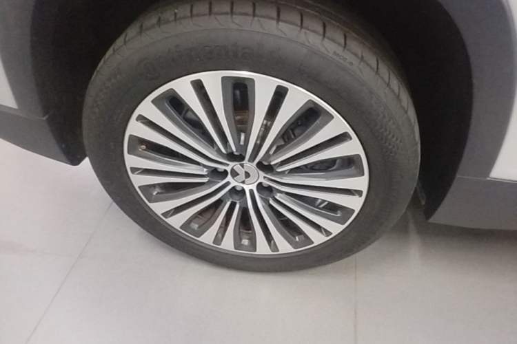 Used Nio EC6 2020 430 km Sport Version Right Rear Wheel Hub