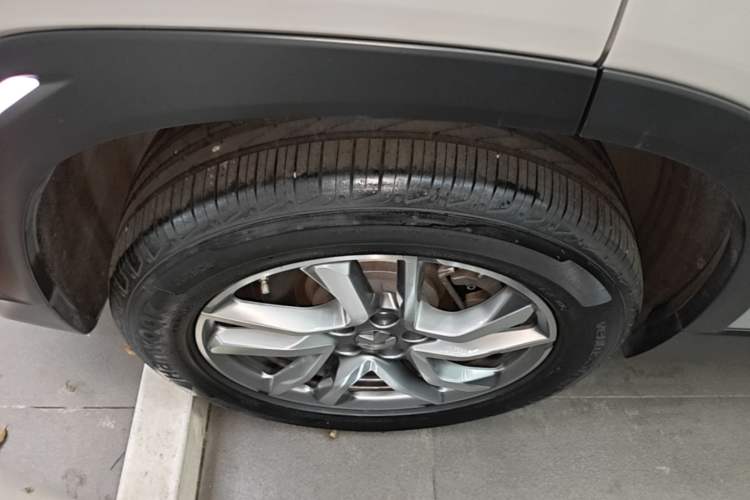 Used Nio EC6 2020 430 km Sport Version Right Rear Wheel Hub