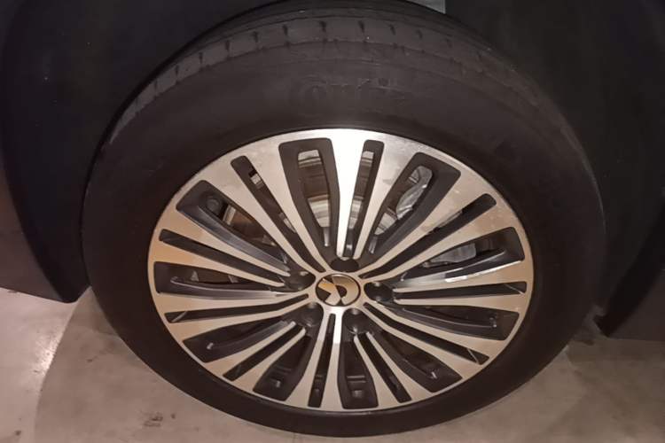 Used Nio EC6 2020 430 km Sport Version Right Rear Wheel Hub