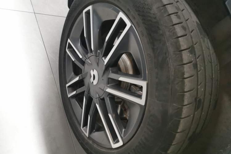 Used Nio EC6 2020 465 km Sport Edition Right Rear Wheel Hub