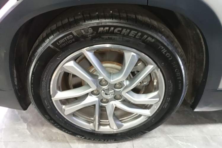 Used Nio EC6 2020 440 km Performance Version Right Rear Wheel Hub