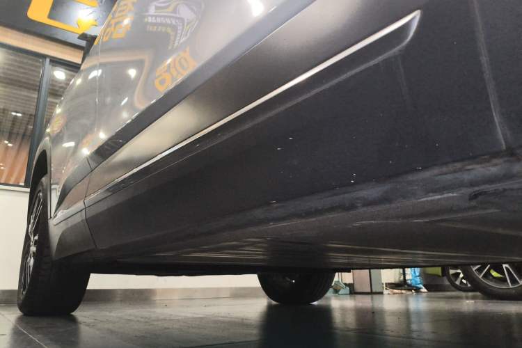 Used Nio EC6 2020 430 km Sport Version Right Side Sill