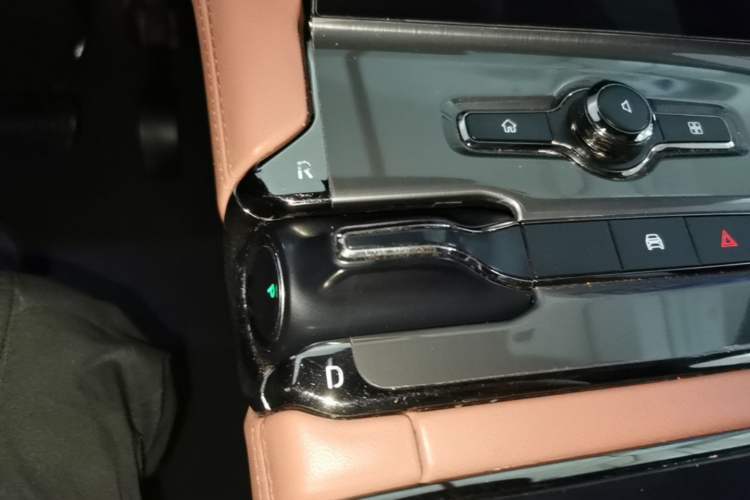 Used Nio EC6 2020 605 km Sport Edition Gear Lever