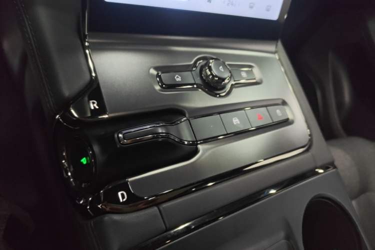 Used Nio EC6 2020 605 km Sport Edition Gear Lever
