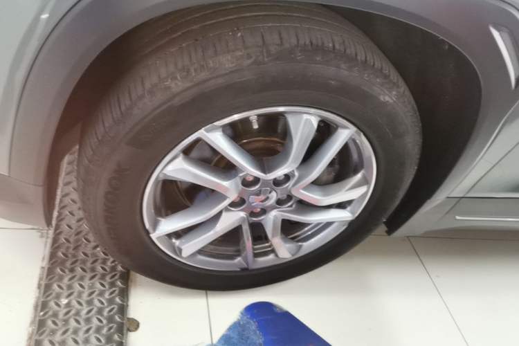 Used Nio EC6 2020 605 km Sport Edition Left Front Wheel Hub
