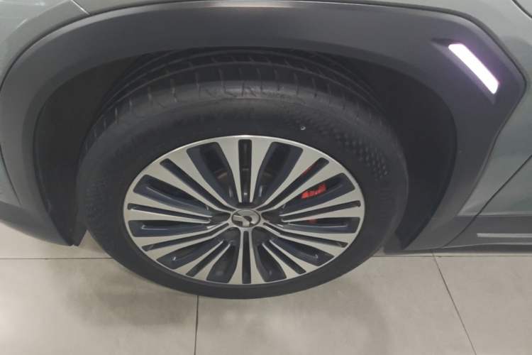 Used Nio EC6 2020 605 km Sport Edition Left Front Wheel Hub