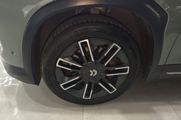 Used Nio EC6 2020 605 km Sport Edition Left Front Wheel Hub